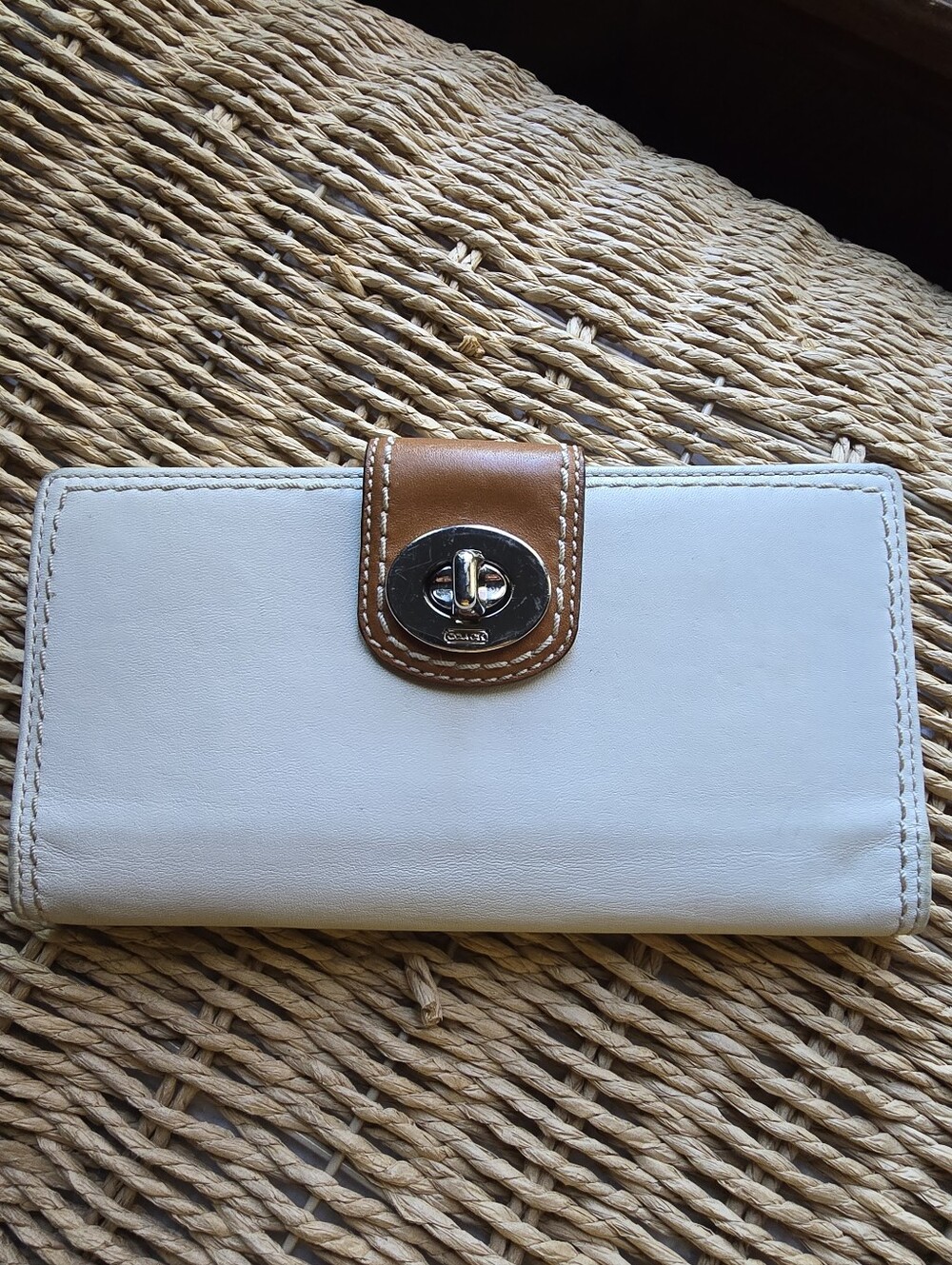 Coach Y2K Vintage White And Whiskey Leather Turnlock Continental Wallet